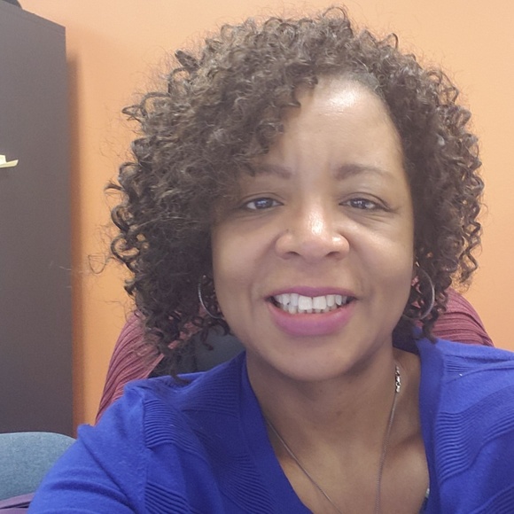 Meet your Posher, Gina - Picture 2 of 3